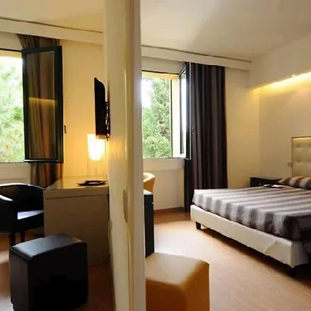 Th 4* Lacona