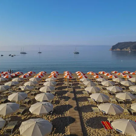 Th Resort Lacona