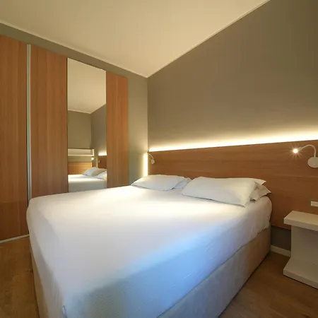 Th 4* Lacona