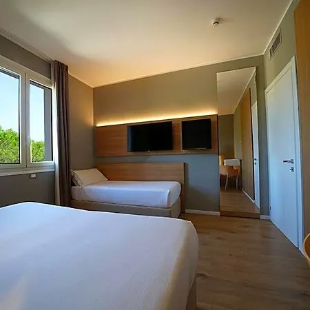 Th 4* Lacona