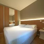 Th 4* 라코나